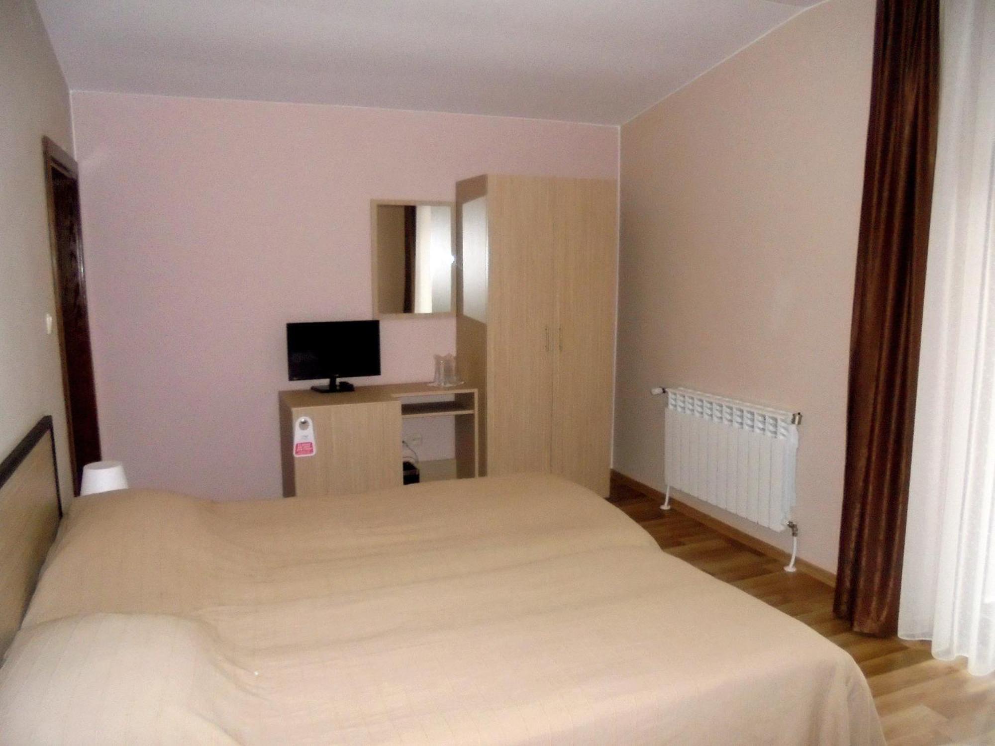 Ивелия Къща За Гости Dospat Zimmer foto