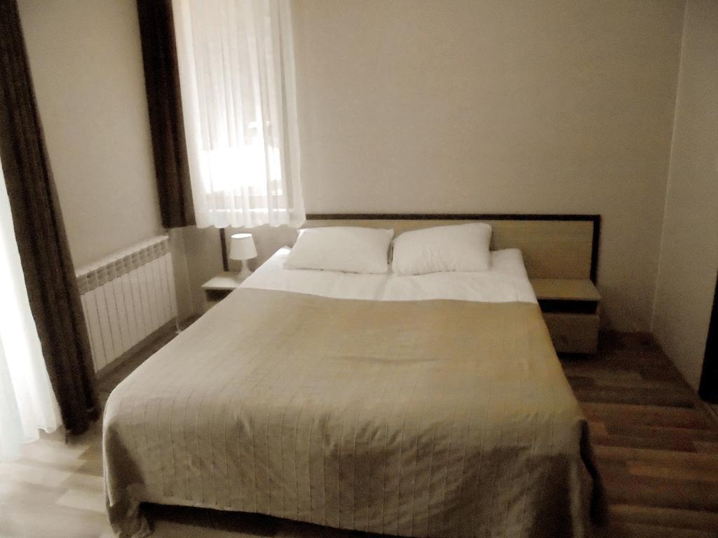 Ивелия Къща За Гости Dospat Zimmer foto